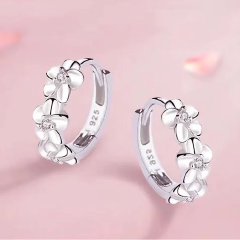 S925 Elegant Silver Needle Floral Hoop Earrings. - Picture 5 of 6